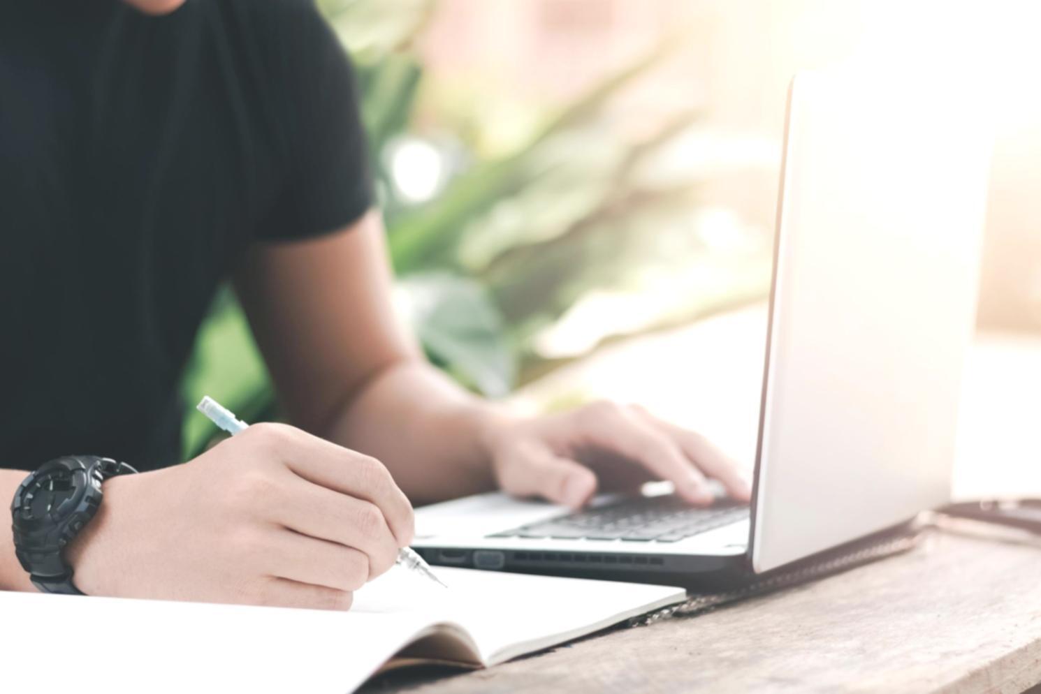 Team bei der Analyse von Geschäftsprozessen